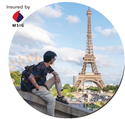 asian-man-backpack-take-photo-with-effel-town-paris-france-trevel-insurance-eng